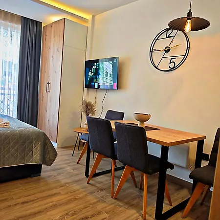 Harmony, Hill A85 Daire